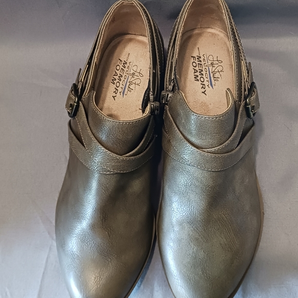 🤎"Adley" Life Stride Velocity with Memory Foam Taupe Booties, size 7 - Picture 7 of 10